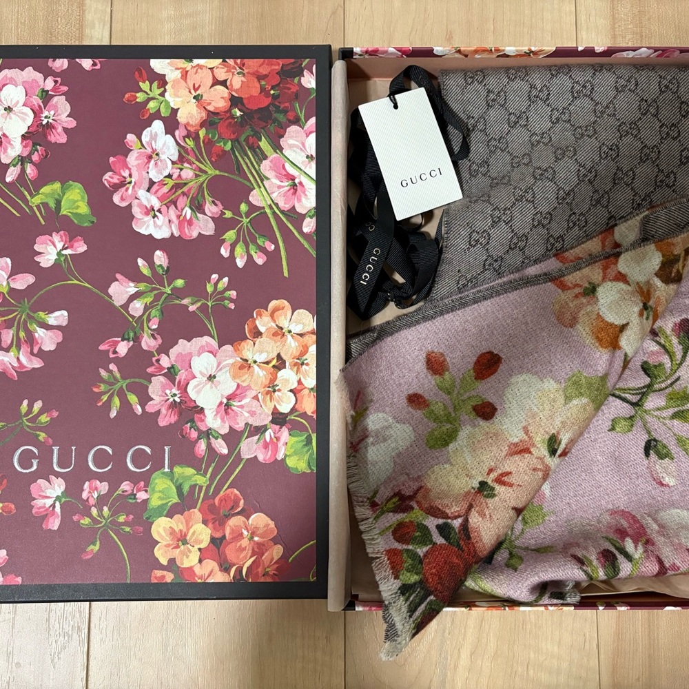 Authentic Gucci double sided scarf 20cm
